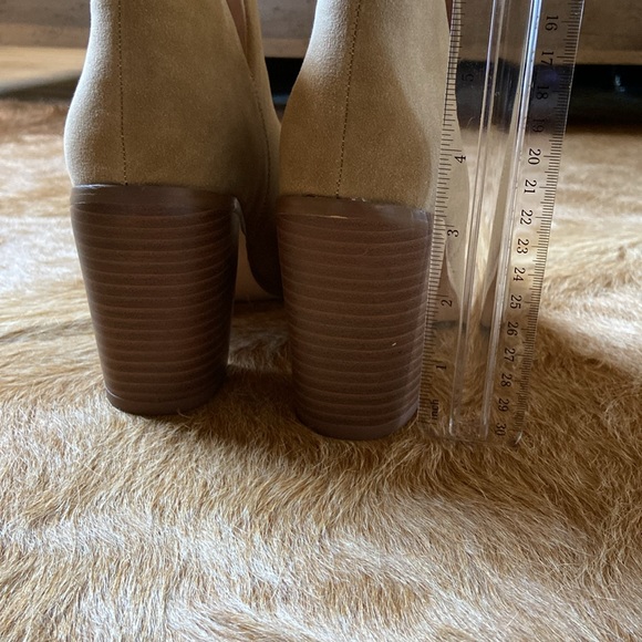 Tan chunky heel ankle boots - Picture 5 of 5